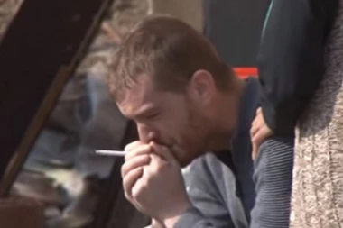 (FOTO, VIDEO) Samo plače i ništa ne govori: Ovo je Ivan kome je staford izujedao majku do smrti!