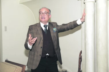 KARDIOHIRURG KOM SE DIVI SVET ZA SRPSKI TELEGRAF: Čudotvorac koji spasava srpsku decu