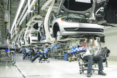 STALA PROIZVODNJA AUTOMOBILSKOG GIGANTA: Blokirane fabrike, radnici u neverici