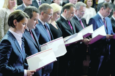 Ministri zaštićeni: Prisluškuju ih CIA, Hrvati i Šiptari!