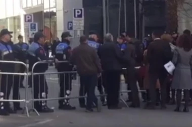 Tirana pod opsadom: Policija blokirala grad