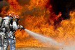 VATRA PROGUTALA HLADNJAČU: Ogroman požar u Varvarinu - vatrogasci i dalje vode borbu sa plamenom (VIDEO)