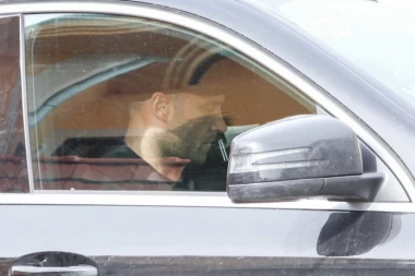 Duško preuzeo sve na sebe: Dok Jelena grca u suzama Tošić seo u kola i zaputio se...