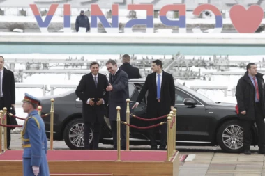 (FOTO) Svečani doček za italijanskog premijera