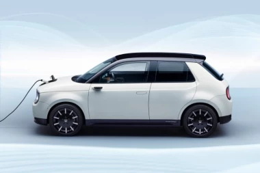 GENIJALCI! Skoro polovina Amerikanaca misli da je električnim automobilima potreban benzin!