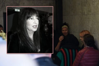 Jelenini vapaji odzvanjaju kapelom: Počelo opelo Divni Karleuši!