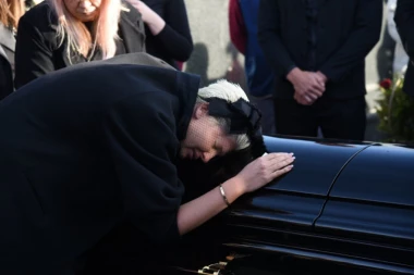 Jezivi detalji Divnine smrti: Jelena satima ležala pored mrtve majke, a onda je okupala, obukla i našminkala!