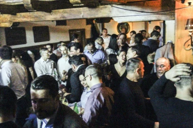 Mladi pronašli novi "štek" za žurke u vreme epidemije: Ovo bi moglo da dovede do eksplozije broja zaraženih