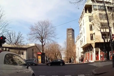 (VIDEO) Drsko i bezobrazno! Ona je postavila novi nivo bahatosti u saobraćaju