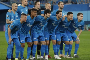 (FOTO) Braćo Rusi hvala: Navijači Zenita podsetili na stradanje Srba!