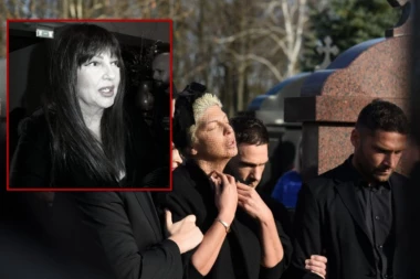 (VIDEO) Potresno: Karleuša jutros obišla grob majke Divne, a onda se pojavio on!