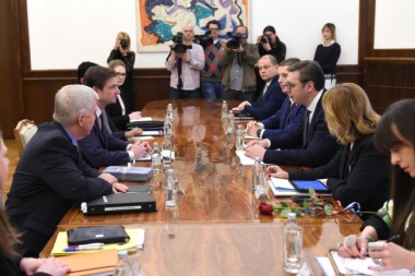 Vučić sa Trampovim čovekom: Hejl poziva na ukidanje taksi i zaustavljanje provokacija!