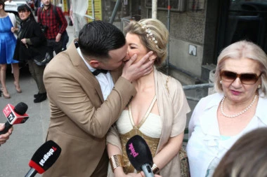 DANIJELA KARIĆ I IVAN MILEUSNIĆ IMAJU NAJLEPŠI POVOD ZA SLAVLJE! Pevačicin brat sve potvrdio, ČESTITKE PLJUŠTE!