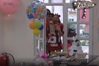 Luna vrištala od sreće kad je ugledala poklon koji je dobila za rođendan!