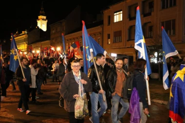 Đilasovi vandali opet ruše po gradu