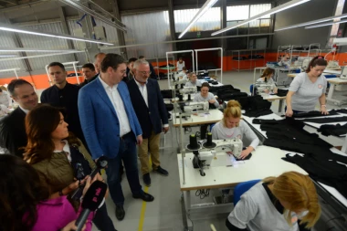 (FOTO) Vučić u Velikoj Plani: Do avgusta će regionalni put Plana-Palanka biti kao pista!