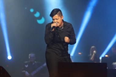 Marija Šerifović pred publikom zapevala Šabanovu pesmu, a onda se okrenula i pogledala u njega!