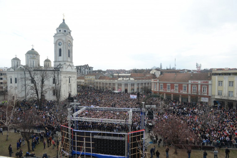 (FOTO, VIDEO) U Smederevu najveći skup: 15.000 građana skandiralo "Vučiću, Srbine"!