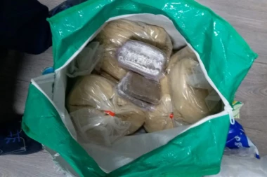 UHAPŠEN MUŠKARAC U BEOGRADU: U kolima imao pravo malo skladište svih vrsta droga...