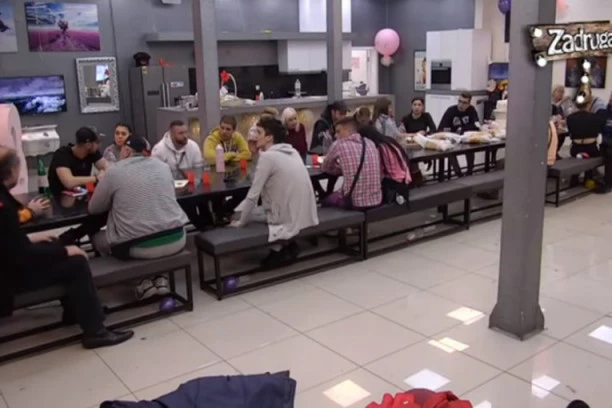 (VIDEO) Oglasila se produkcija! Za dvoje zadrugara ovo je NAJSREĆNIJI DAN! Čestitke pljušte!