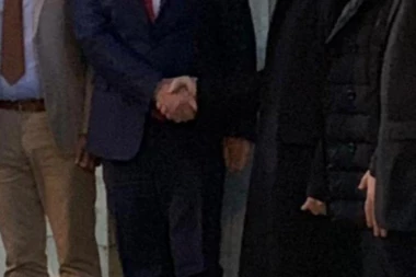 (FOTO) Sulja bi sa Šiptarima da ruši državu: Vesljijev zamenik se pojavio na protestu u Novom Pazaru!