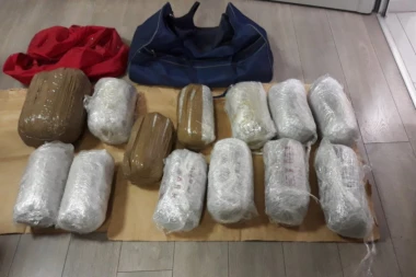 UHAPŠEN ZRENJANINAC! Policija otvorila prtljažnik i pronašla dve torbe sa oko 15 kg marihuane