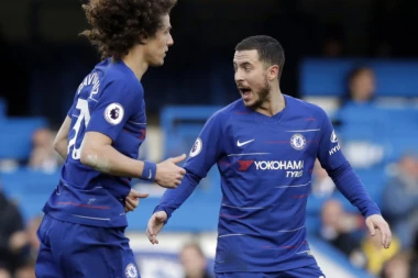 Azar zagonetan, ali hvalio Sarija