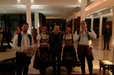 (VIDEO) Dačiću u Tunisu priredili iznenađenje: Evo koju pesmu su pevali u čast šefa srpske diplomatije!