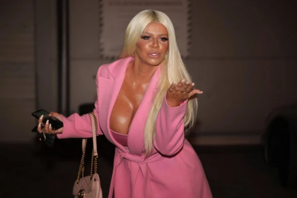 DARA BUBAMARA POTPUNO RASKRINKANA! Komšije razvezale jezike o pevačici, otkrile njeno PRAVO LICE!