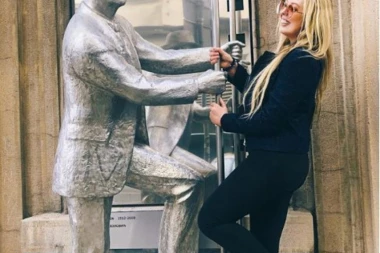 (FOTO) Trampova ćerka na ćirilici napisala pozdrav iz Srbije