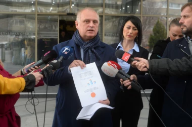 (FOTO) VESIĆ I ĐILAS NA PRVOM ROČIŠTU: Podneo sam dokaze sudu kako je Đilas uništio Beograd