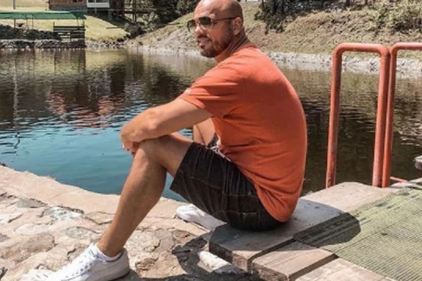 TAJNU O HITU BOBANA RAJOVIĆA NIKO NE ZNA: Otpevala ga je srpska pevačica sa invaliditetom, a onda je dobio VAŽAN MEJL! (FOTO)