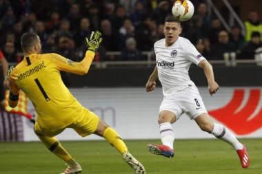 Bajern prvi zavukao ruku u džep za Jovića: Licitacija počinje!