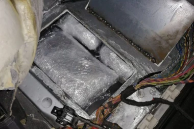 (FOTO) Zeleni se Kraljevo: Policija zaplenila brdo marihuane!