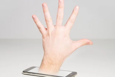 Nomofobiju ima veliki broj ljudi: Povezana je sa telefonima, a saznajte da li i vi imate ovaj problem