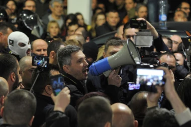 OEBS osudio upad demonstranata u zgradu RTS-a