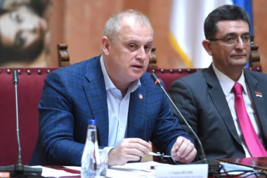 Vesić: Završena popravka magistralnog cevovoda, građani će dobiti vodu do 13.30