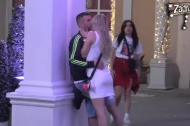 Posle svađe, sve je slađe: Luna ljubila i mazila Marka svuda po telu!