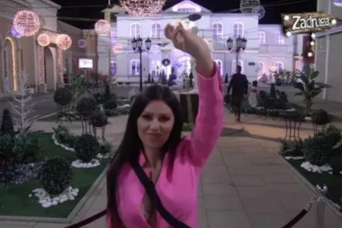 Stanija bacili krstić koji joj je Vladimir dao, pa poručila bivšem dečku: Ti si ološ i odron!