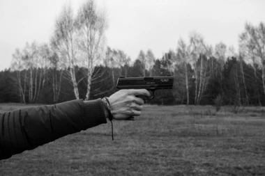 Hicem upucana devojka (25) ispred kuće u Prijepolju: Uhapšena dva policijska službenika!