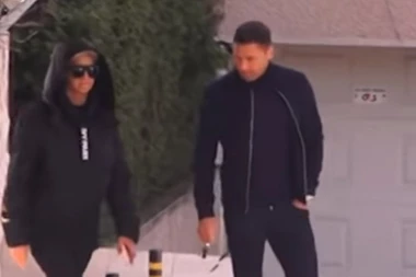 Prvi snimci Karleuše od majčine sahrane: Jelena i Duško spremaju preseljenje!