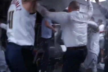 Prštalo je na sve strane: Košarkaši Denvera na LUD način proslavili plasman u plej-of!