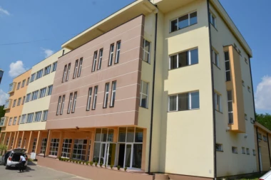 Rektor Univerziteta u Prištini podneo ostavku, ali ostaje profesor