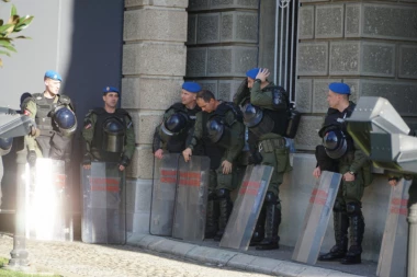 "Mijailoviću, umesto što držiš lekcije, obuci uniformu"