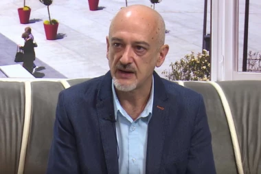 DVOSTRUKI ARŠINI POLITIKANTA PANIĆA: Tražio zabranu okupljanja od 5 ljudi, pa pozvao na masovvni protest (VIDEO)