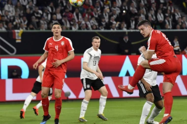 Fanovi dočekali fudbalere Srbije u Ukrajini!