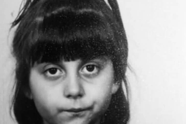 Da li ste je prepoznali? Ova devojčica je danas poznata pevačica!