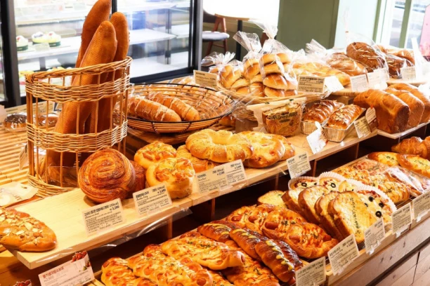 BESPLATNA HRANA ZA TRUDNICE: Anđela (18) u svojoj toploteci čuva humanost, ne odbija ni one koji nemaju da plate