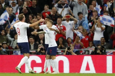 Engleska OSTALA bez napadača!