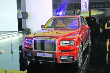 (FOTO) Raj za ljubitelje četvorotočkaša: "Rols-Rojsova" aždaja zvezda Sajma!